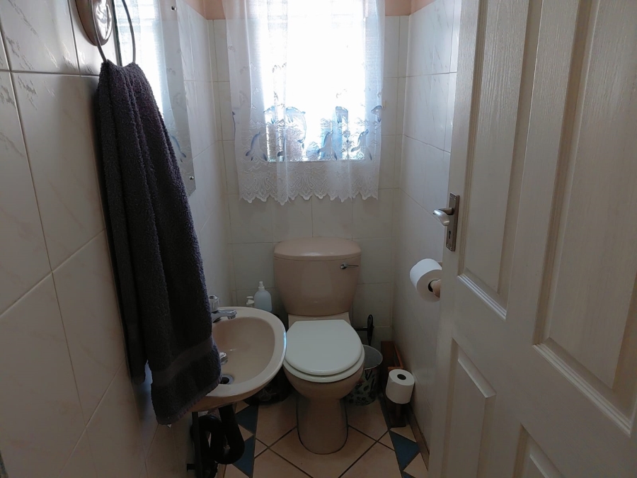 2 Bedroom Property for Sale in Uitsig Free State